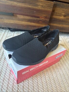 FREE in bundle worn 1x like new Skechers Women’s Black Slip-On Knit Loafers 10